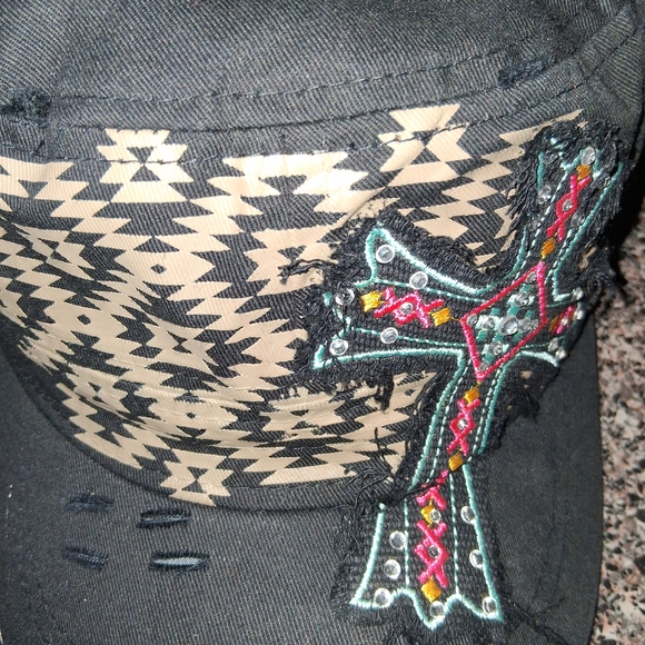 Black Patterned Cap - Picture 2 of 6